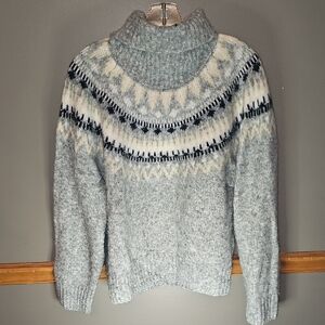 H&M Gray and Cream Patterned Turtleneck Sweater